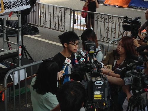 香港雨傘運動期間，黃之鋒接受媒體採訪。