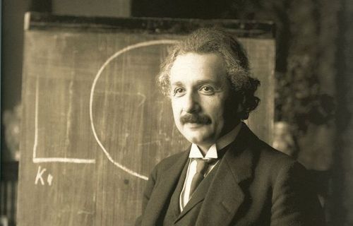 爱因斯坦经过了好多年才证明了自己是正确的。