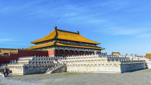 紫禁城也称故宫是北京城的核心，是帝王朝政及皇室居住生活的官殿。