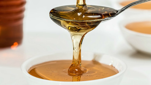 液态蜂蜜可能有真假的问题，有一些方法可以鉴定真假蜂蜜。
