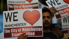 有人幫助制炸彈英警方搜索第二爆炸裝置(圖)
