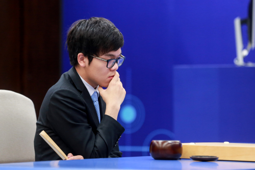 2017年5月25日，柯潔與AlphaGo進行第二場對決