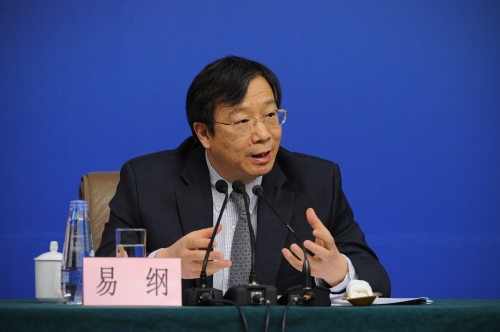 曾經在美國受過教育的易綱接替周小川出任中國央行行長。