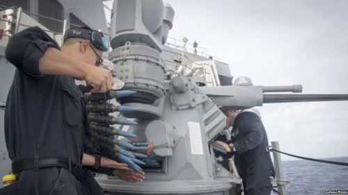 美國海軍2017年4月5日在南中國海準備實彈操練