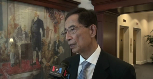 香港民主党创党主席李柱铭大律师（VOA视频截图） 