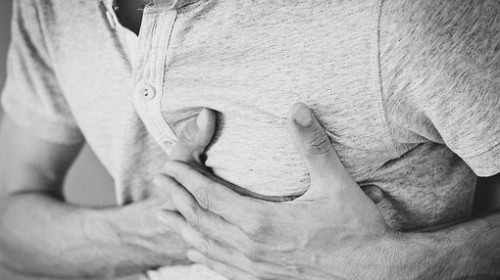 出现胸闷、胸痛一些异常情况，可能是前驱脑出血表现。