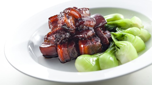 中華美味中有「東坡肉」和「東坡肘子」兩道名菜，圖為「東坡肉」。