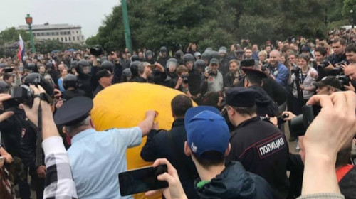 於12日，俄國反對派領袖亞歷塞依．納瓦尼（Alexei Navalny）在前往莫斯科反貪腐抗議活動途中被抓