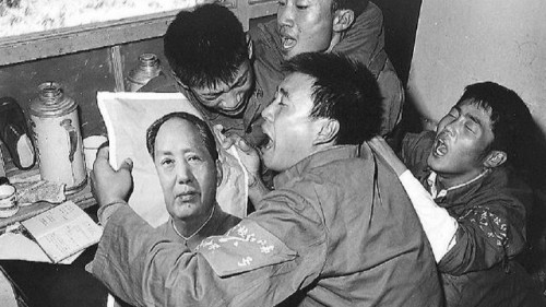 当年中国人是怎样哭毛泽东的？令人啼笑皆非！