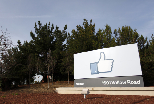 脸书出现泄露用户数据和隐私的丑闻。
