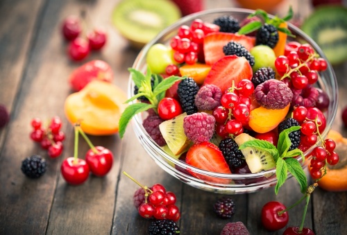 許多水果富含膳食纖維，多加食用對心臟有益。