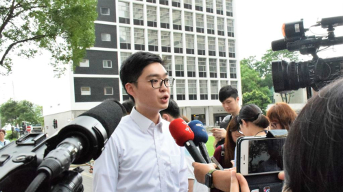 香港民族黨召集人陳浩天6月19日舉行記者會（圖片來源：VOA ） 