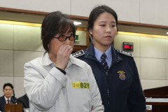 「閨蜜門」審判崔順實被判入獄三年(圖)