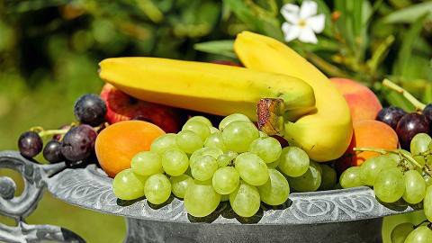 兩餐之前，吃些水果可有助於避免或減輕口臭。