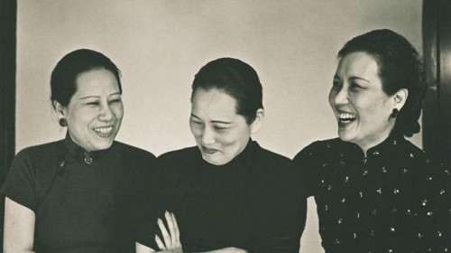 宋氏三姊妹，从左至右分别为宋霭龄、宋庆龄、宋美龄。
