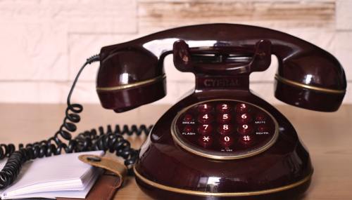 FCC警告：只響一下的電話 千萬不要回撥！