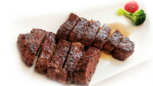 紅肉主要健康風險被認為是來自於飽和脂肪與膽固醇。