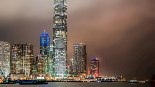 香港回归20周年，凝重的夜色一如香港目前的状况。 