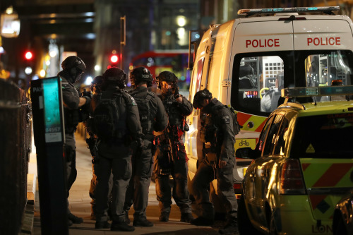 快讯：伦敦又遭恐袭多人死伤警方追捕三嫌犯