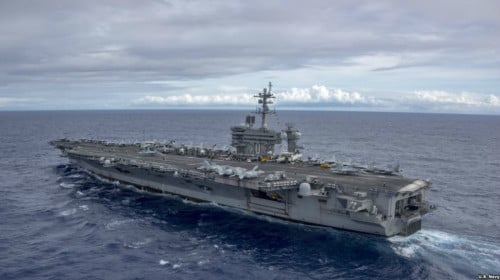 於2017年2月3日，美軍卡爾．文森號航母在南中國海巡航