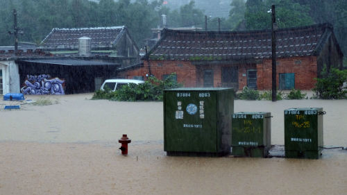 2017年6月2日始，暴雨袭卷台湾北部地区，目前雨势转至南部，全台大部分街道房屋均被水淹。（图片来源：Getty images） 