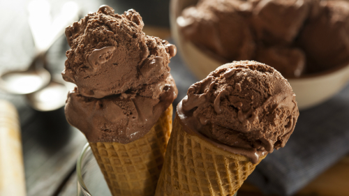 冰淇淋含有大量的脂肪和糖类