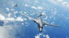 兩架美軍戰略轟炸機飛越南海(圖)