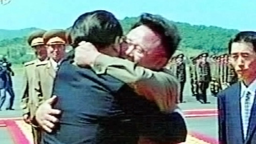 朝鲜原子弹是这两人亲密拥抱产的蛋