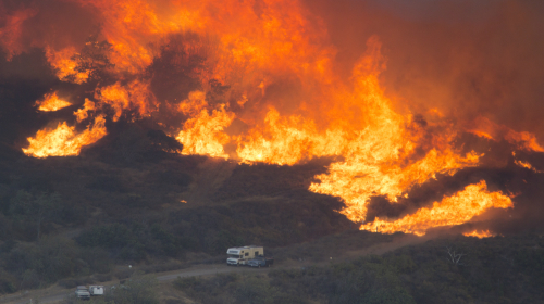 加州地区在结束长达5年的干旱后，首度爆发大规模野火，火势凶狠袭卷加州各地。 