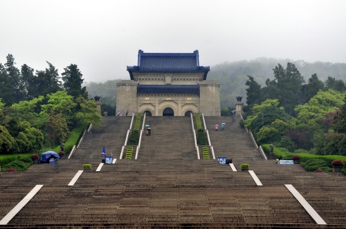 1927年5月，设南京特别市，图为南京中山陵。
