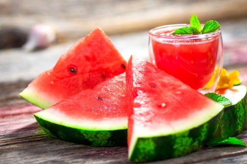 西瓜能解渴消暑、利尿解熱，是夏季受歡迎的好水果。