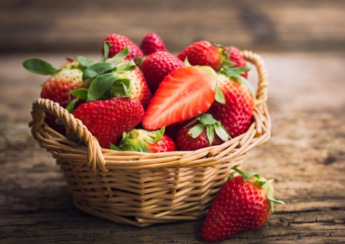 食用鮮草莓，有醒酒的效果。