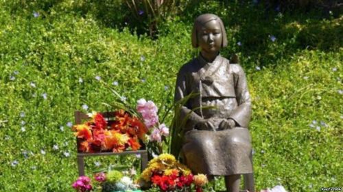 2013年加州树立全美第一座慰安妇纪念塑像 。