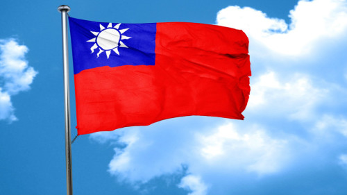 中华民国青天白日满地红的国旗在风中飘扬。