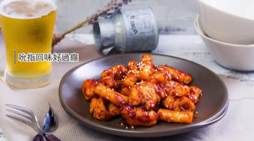 续韩剧《来自星星的你》之后，韩国美食炸鸡配啤酒风靡全球。