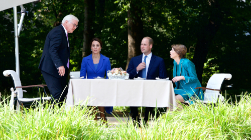 剑桥公爵夫人凯特和威廉王子7月19日与德国总统斯坦梅尔（Elton Budenbender）在贝尔维尤城堡会面。 
