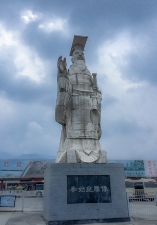 邯鄲秦始皇雕像。