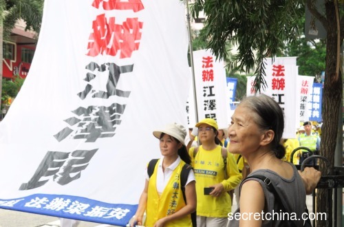香港市民对游行团体表示支持。