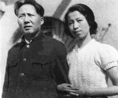 毛澤東與江青非法結婚（1940年代延安）。