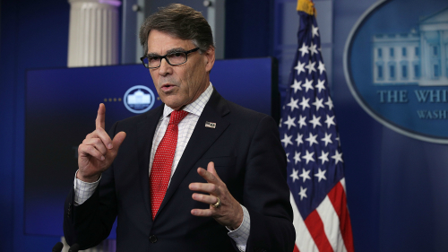 日前兩名俄羅斯青年惡作劇戲弄美國能源部長派瑞（Rick Perry），把他們當成烏克蘭總理格羅斯曼暢聊電話二十多分鐘。 