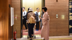 华人在日本乘电梯:“震惊大大滴”(图)