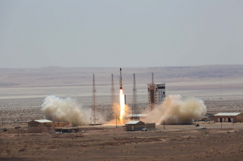 伊朗发射凤凰号运载火箭。