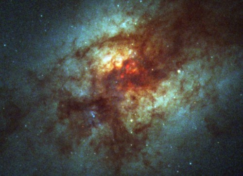 天文观测到星系碰撞引发新恒星的高速诞生