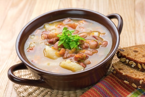 夏季喝煲汤能够适时调理身体。