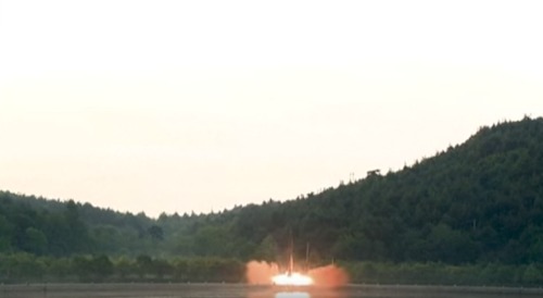 7月4日，朝鲜宣称试射洲际弹道火箭成功。