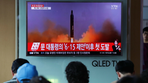 2017年7月，朝鲜试射中程弹道导弹。
