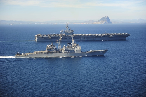 2015年3月31日，美國海軍的提康德羅加級（Ticonderoga-class）導彈巡洋艦「維克斯堡號」（USS Vicksburg）護送尼米茲級核動力航空母艦「西奧多．羅斯福號」通過直布羅陀海峽。