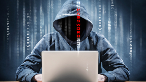在澳洲金融服務公司AMP任職的中國籍鄭毅，因涉盜20多位客戶資料，且試圖於筆記型電腦內安裝暗網瀏覽器而被逮捕