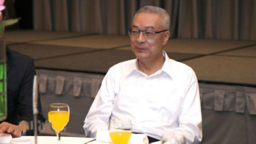 中國國民黨主席當選人吳敦義12日到新竹市出席科技律 師結訓暨授證典禮，他表示，自己沒有要清黨，也沒有屬意誰選臺北市長。 