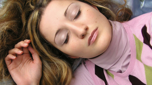 充足的睡眠可以讓人的氣血充盈，改善精氣不足的現象。